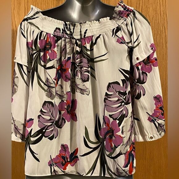 🌺3 for $30🌺Floral Jennifer Lopez 3/4 Sleeve Blouse, size XS. (S101) - Picture 2 of 7